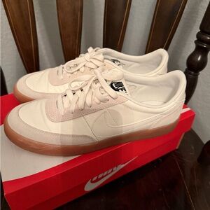 Nike Womens Killshot 2 Low-Top Sneakers in Off-White with Gum Sole size 10